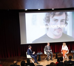 Lanzamiento de la campaña "Spain for Sure", con los embajadores de la Marca España al fondo